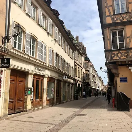 Апартаменты New Duplex De Charme Au Pied De La Cathedrale Carre D'or