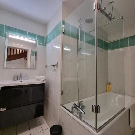 New Duplex De Charme Au Pied De La Cathedrale Carre D'or Апартаменты *
